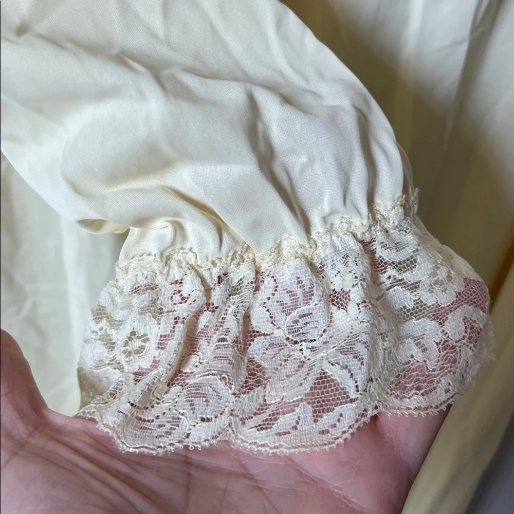 Vintage Shadowline Lace Trim Nightgown Medium Yellow Button Front Cottagecore ♠️